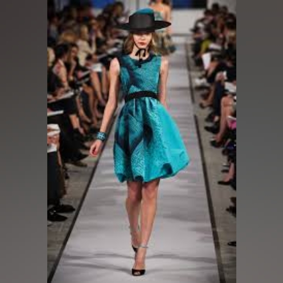*$6,000 OSCAR DE LA RENTA EXCL EMB SILK BUBBLE HEM PICASSO RUNWAY DRESS US 6, 8 - Picture 4 of 10